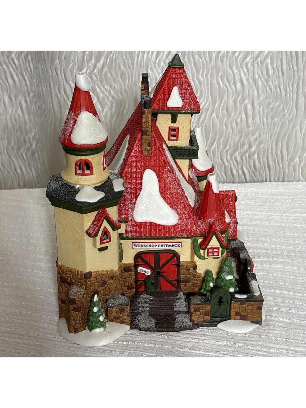 Dept 56 North Pole - Route 1 North Pole Home of Mr. & Mrs. Claus Lighted House - Picture 5 of 8